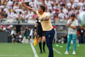 André Hernan comenta sobre possível risco de demissão de Thiago Carpini