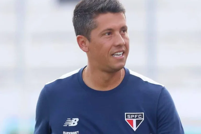 Carpini ‘culpa’ gramado do Moisés Lucarelli em derrota do SPFC