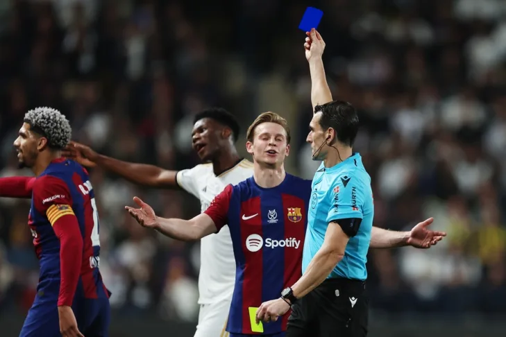 Fifa se pronuncia sobre novo cartão no futebol Fifa se pronuncia sobre novo cartão no futebol