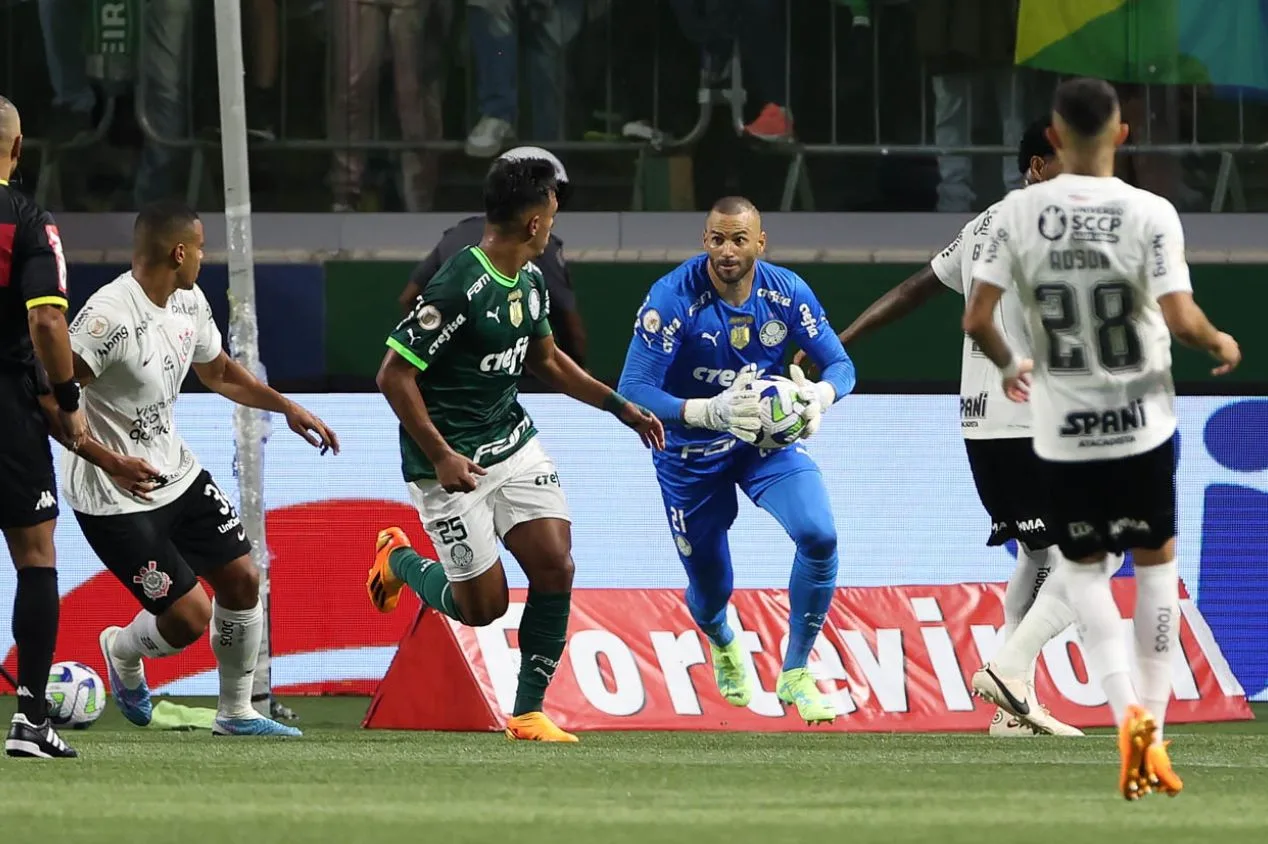 Casagrande crava favorito no dérbi Palmeiras x Corinthians