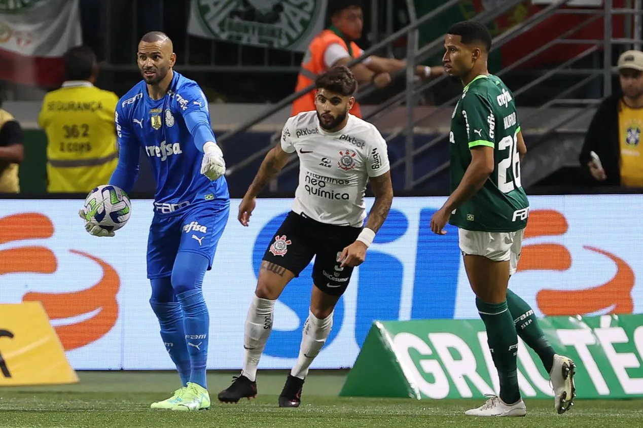 Casagrande projeta Palmeiras x Corinthians e faz alerta: “Corre risco”