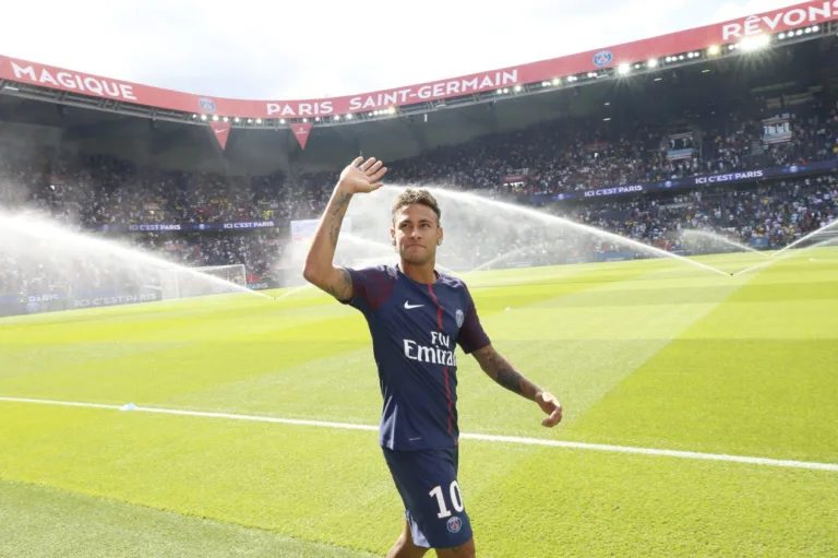 Sede do PSG é revistada envolvendo a transferência de Neymar em 2017