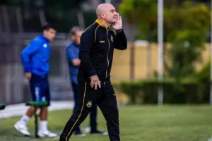 Após desistência por Zanardi, Corinthians define lista com cinco técnicos