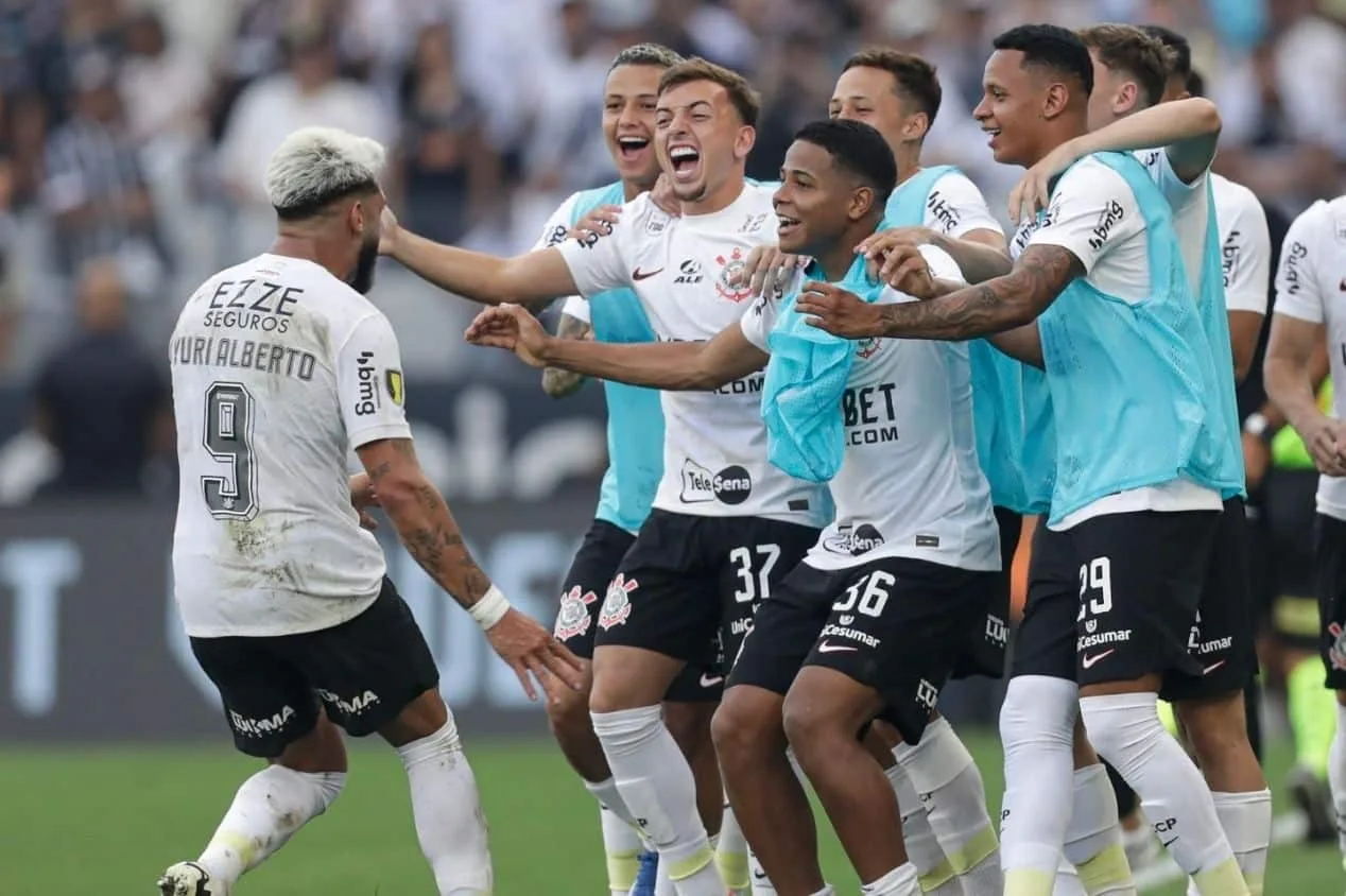 Mauro Cezar cita gastos com o elenco e elege “Corinthians da Europa”