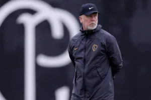 Corinthians pode ter técnico rebaixado como ‘substituto’ de Mano