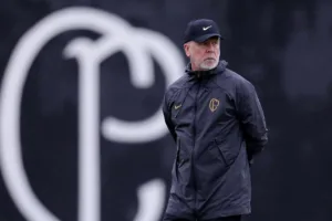 Paulo Massini analisa se Mano Menezes deve ser demitido do Corinthians
