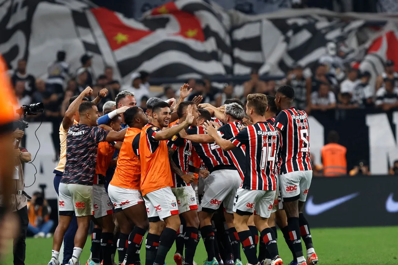 Pilhado vê SPFC “nas nuvens” e Corinthians “no fundo do poço”