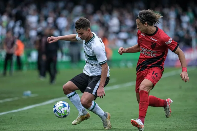 Coritiba x Athletico: onde assistir ao clássico do Paranaense