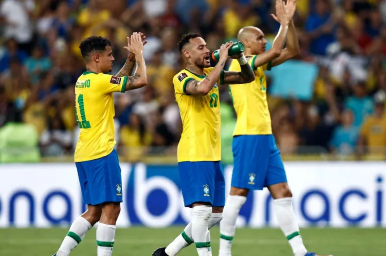 Coutinho defende Neymar e define prazo para seleção brasileira ganhar Copa do Mundo