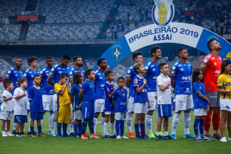 Rizek aponta brecha para “novo Cruzeiro” no futebol brasileiro: “Não tem como acabar bem”