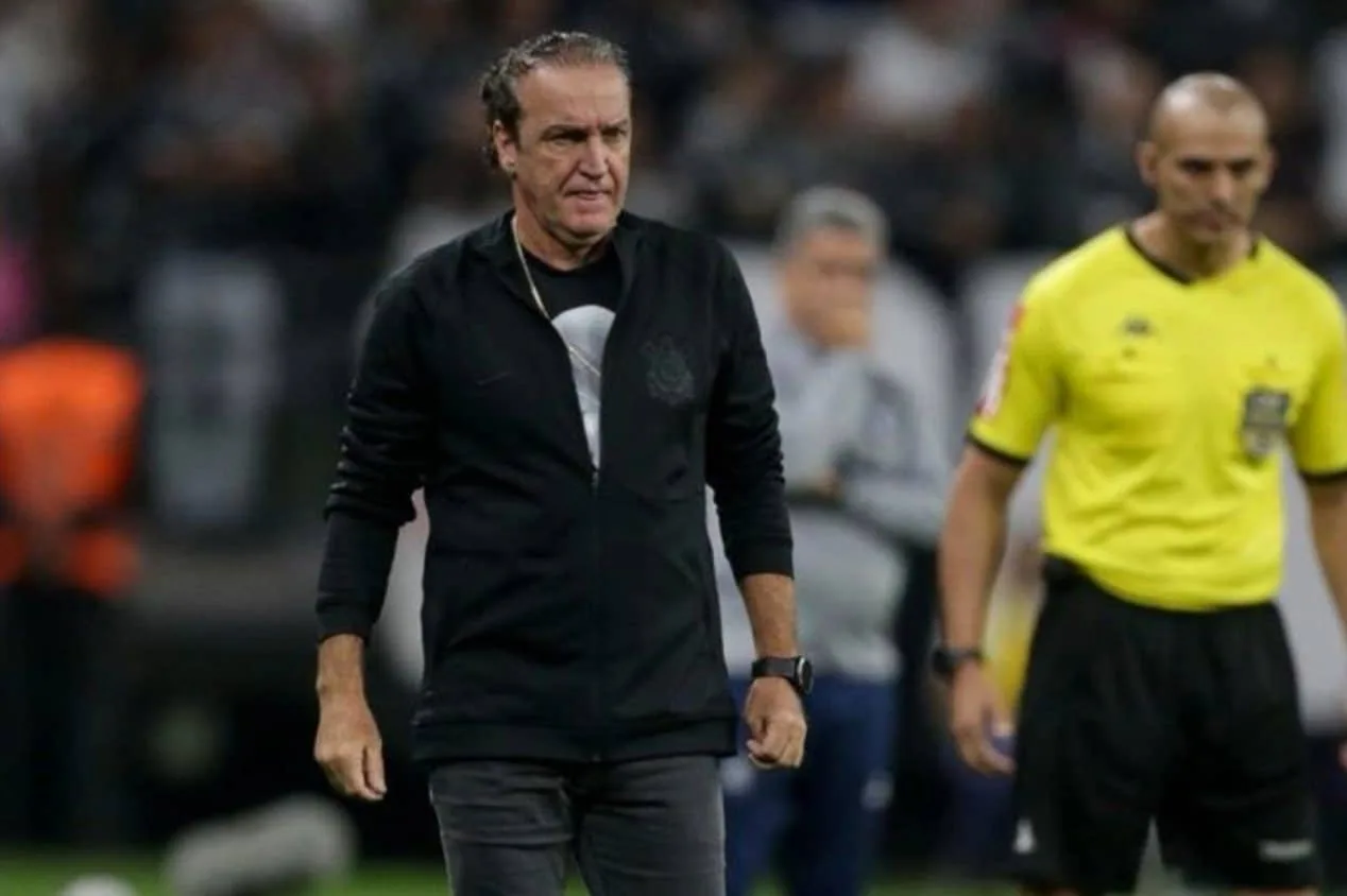 Corinthians emite nota contra reportagem que vincula escolha de técnico com organizadas