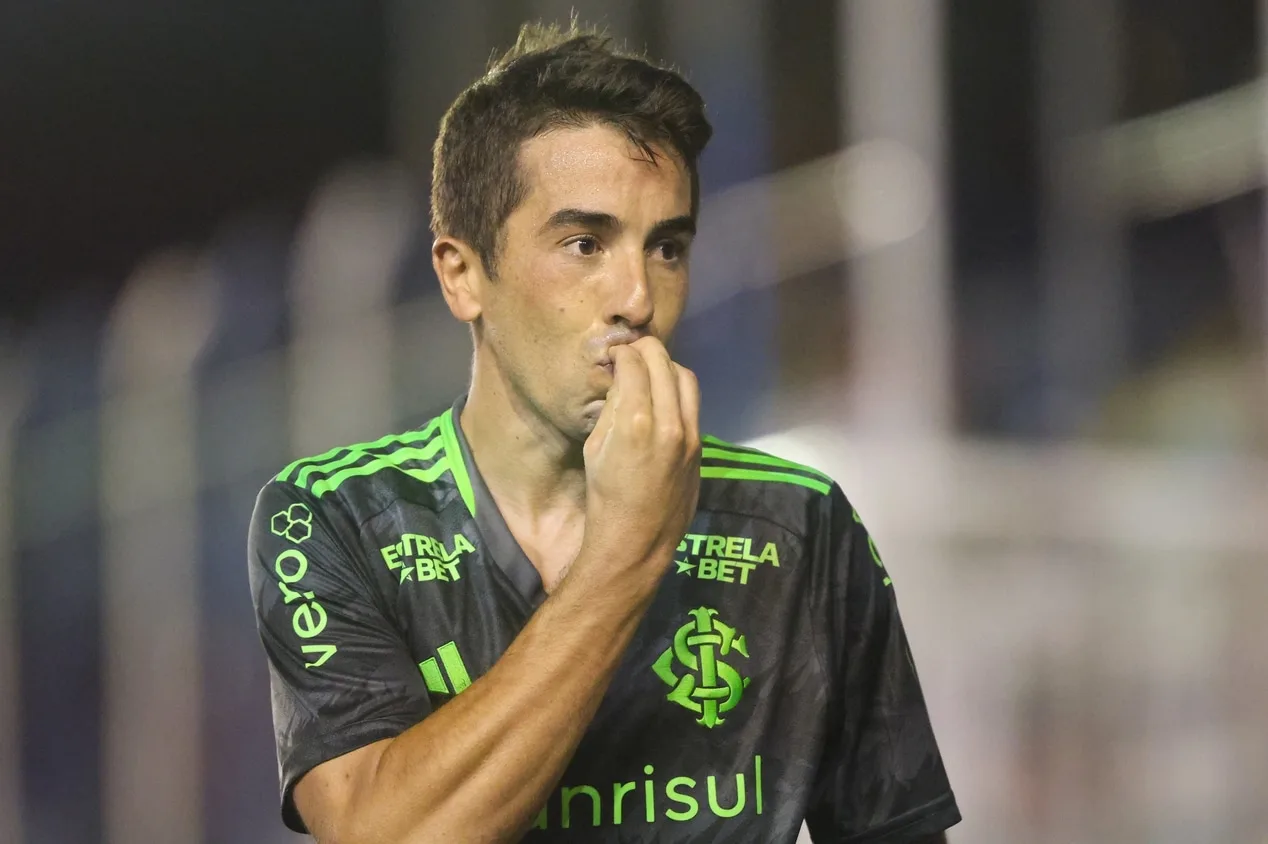 Vasco volta a sondar jogador do Internacional depois de dois anos