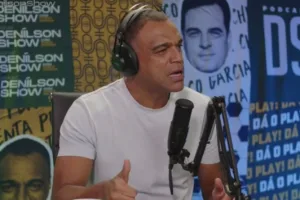 Denílson aponta time que está ‘nadando de braçada’ na temporada