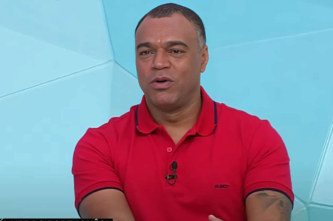 Denílson indica contratação ao Palmeiras: “Vem ser feliz”