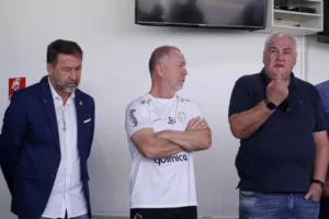 Após Mano Menezes, Benja prevê nova saída no Corinthians