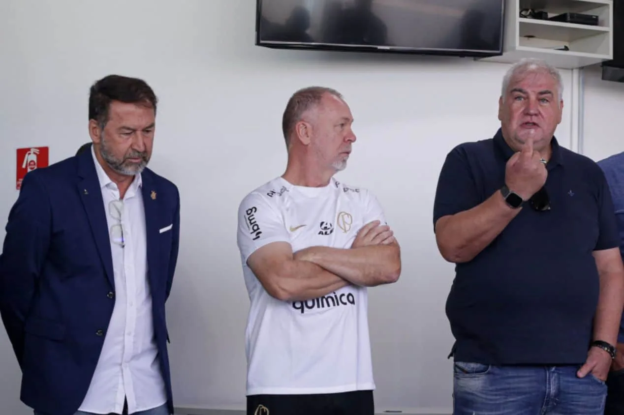 Após Mano Menezes, Benja prevê nova saída no Corinthians