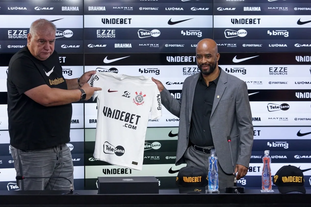 Executivo de futebol do Corinthians admite dificuldades com reforços