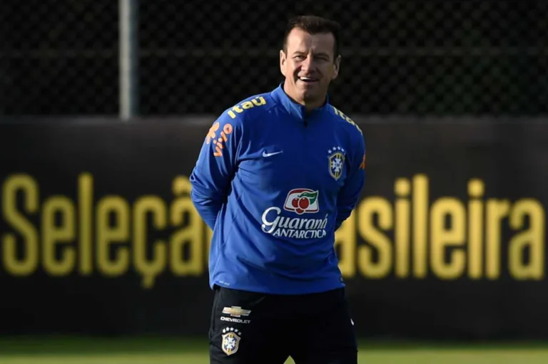 Dunga enaltece ex-jogador que defendeu seleção brasileira: “Meu ídolo”