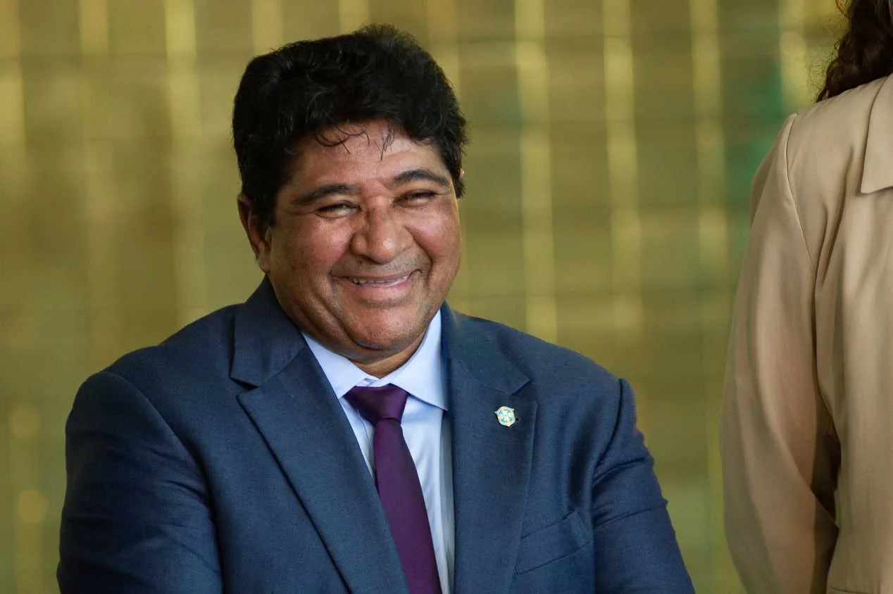 Neto sugere nome para a presidência da CBF: “Tem que ser”