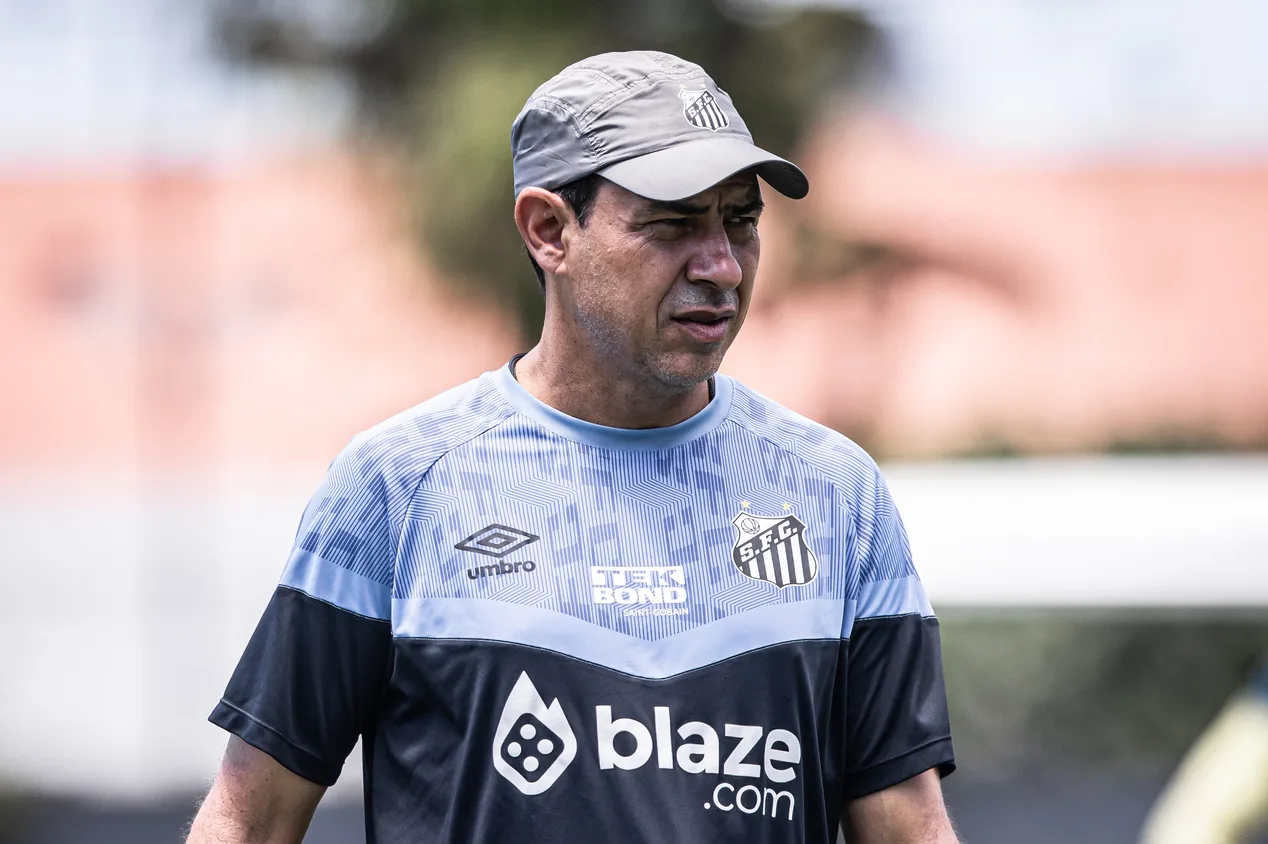 Santos: Carille tem problema na defesa para clássico contra o Corinthians