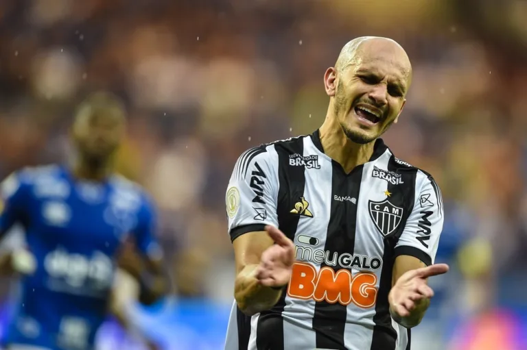 Ex-Corinthians, Fábio Santos relembra convivência com Sampaoli no Atlético-MG