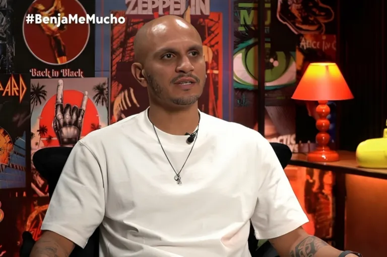 Fábio Santos questiona reformulação do Corinthians: “Renovaria com três”