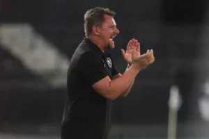 Interino do Botafogo exalta elenco após goleada na Pré-Libertadores: “Estou aqui por eles”