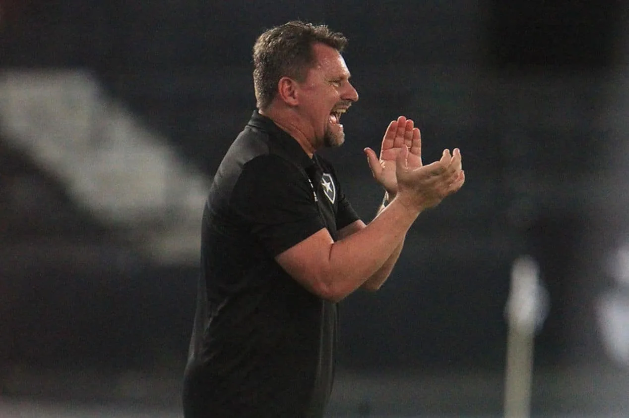 Interino do Botafogo exalta elenco após goleada na Pré-Libertadores: “Estou aqui por eles”