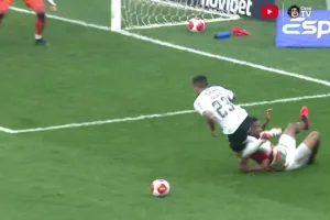 Velloso cita “vergonha” em jogo do Corinthians e Neto dispara: “Foi pênalti”
