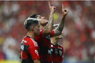 Jogadores do Flamengo comemoram gol em jogo do Carioca (Gilvan de Souza/CRF)