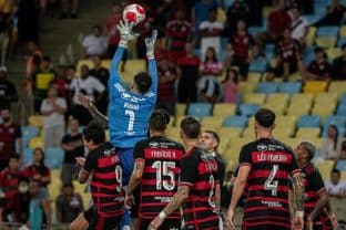 Defesa de Rossi durante Vasco x Flamengo (Paula Reis - Flamengo)
