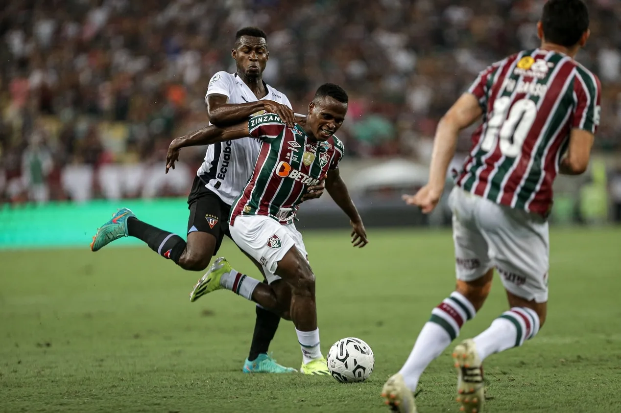 Jhon Arias decide e Fluminense conquista a Recopa contra a LDU