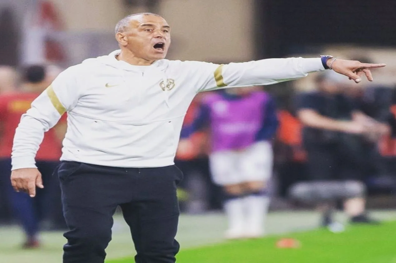 Napoli anuncia mudança de técnico antes de duelo contra o Barcelona na Champions League