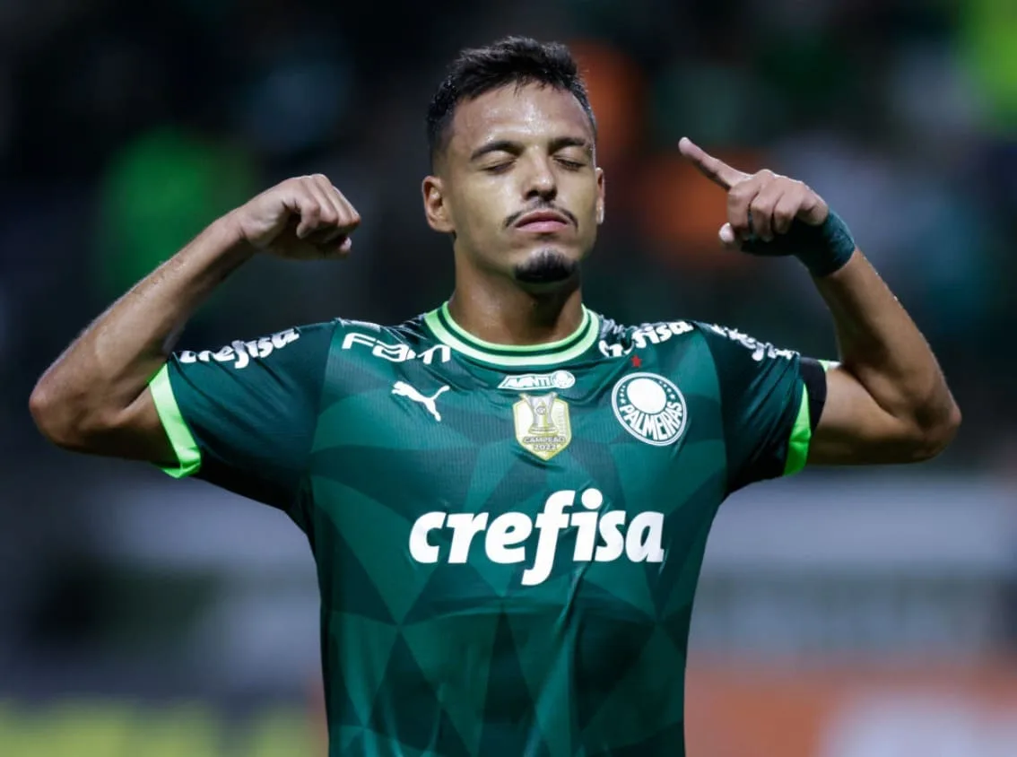 Gabriel Menino tem concorrência acirrada no elenco do Palmeiras hoje