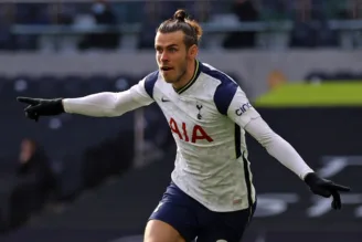 Gareth Bale comemora gol marcado pelo Tottenham em 2021