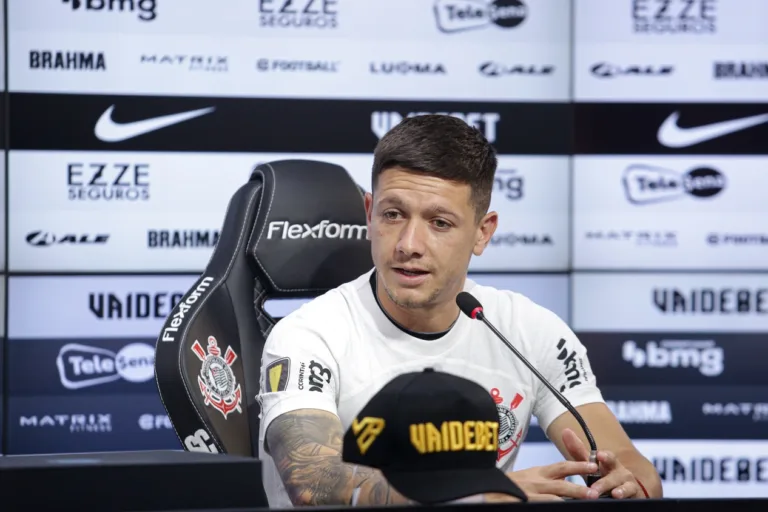 Rodrigo Garro chega ao Corinthians e diz saber da pressão do clube