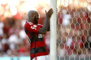 Gerson, do Flamengo, passará por cirurgia e desfalcará time no carioca