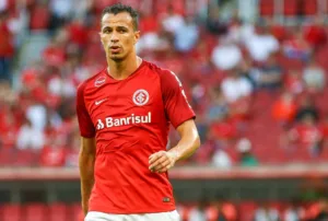 Time do Brasileirão Série B encaminha contratação de Leandro Damião