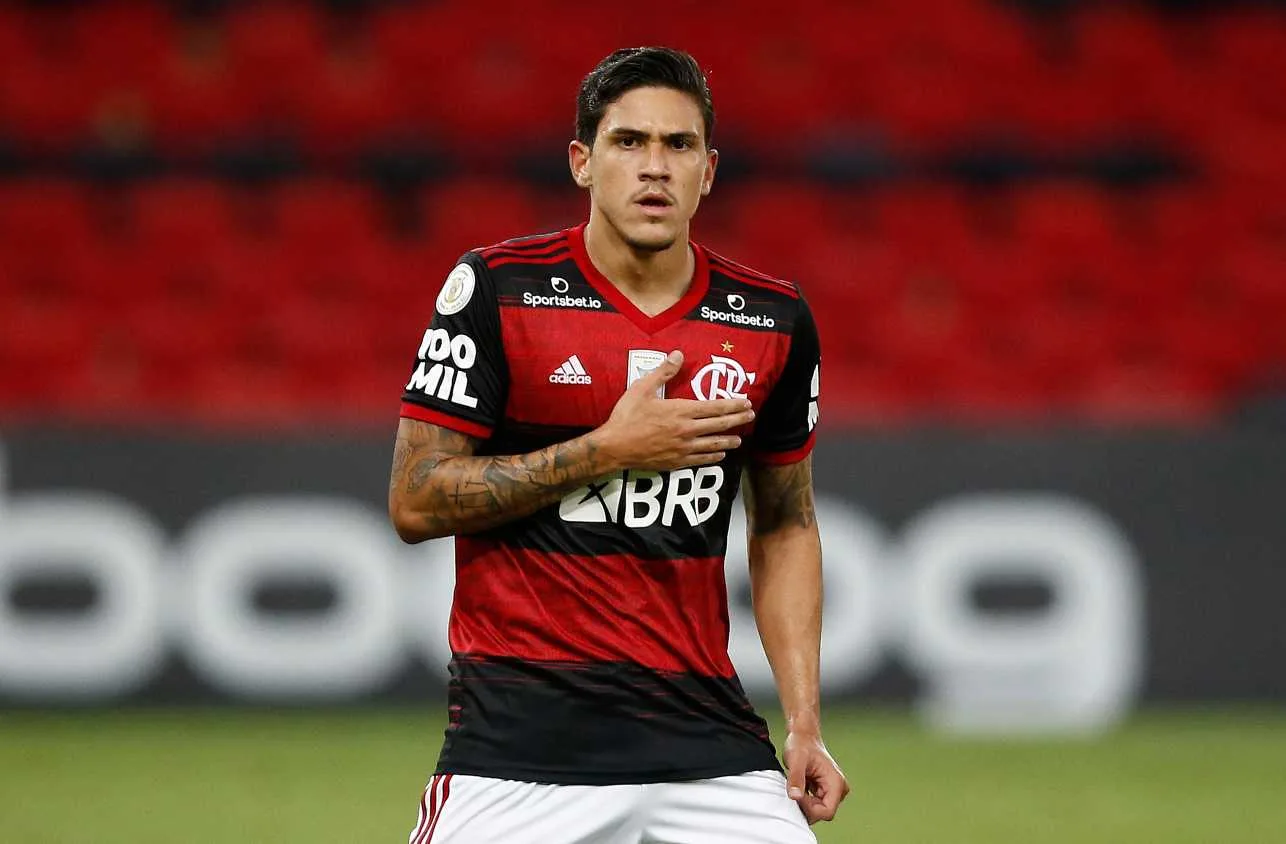 Polícia do Rio encontra carro roubado de jogador do Flamengo