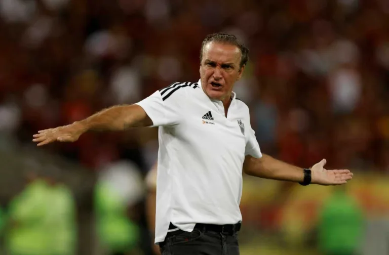 Benja afirma que Augusto Melo “não quer comprar briga” com retorno de Cuca ao Corinthians