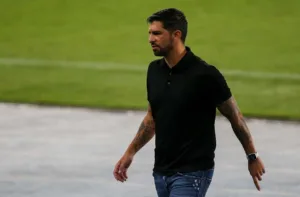 Emiliano Díaz se impressiona com recepção de torcedores do Vasco: “Há tempos não vi algo assim”