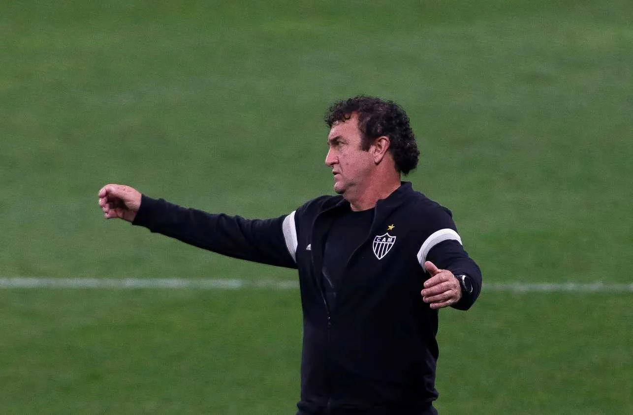 Cuca entra na mira do Corinthians após demissão de Mano Menezes