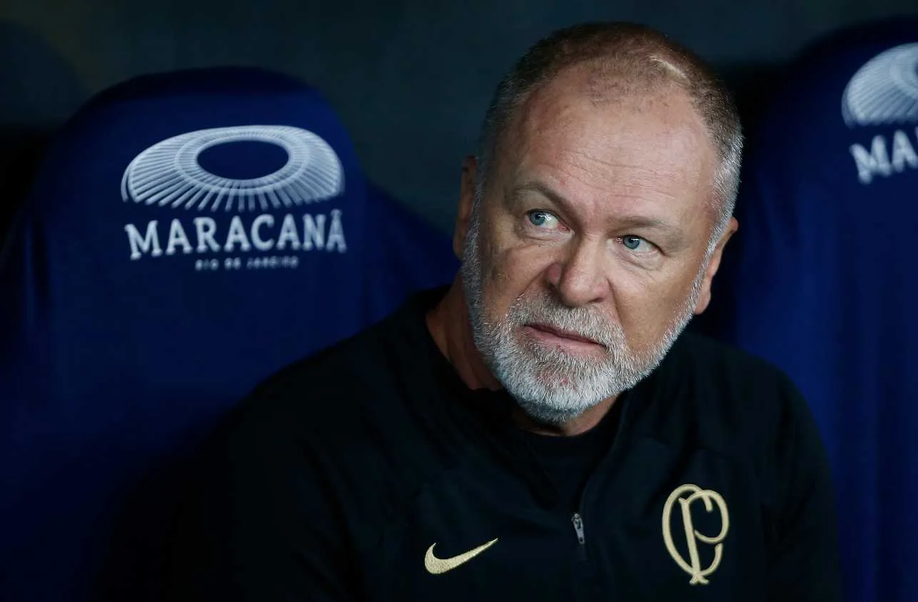 Mauro Cezar ironiza atitude do Corinthians quanto aos técnicos: “Estamos esperando”