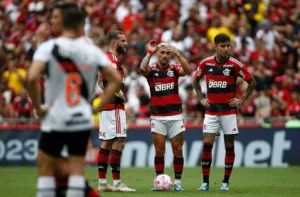 Flamengo defende invencibilidade na temporada contra o Vasco hoje