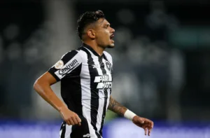 Botafogo recusa proposta do Grêmio por Tiquinho Soares
