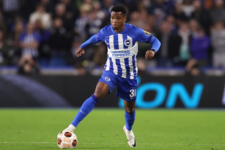 Brighton tem o jogador sub-21 com o maior salário da Premier League Brighton tem o jogador sub-21 com o maior salário da Premier League
