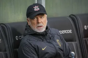 Após demissão, Mano Menezes se despede do Corinthians