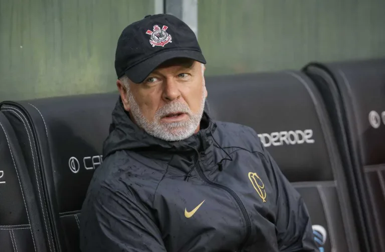 Após demissão, Mano Menezes se despede do Corinthians