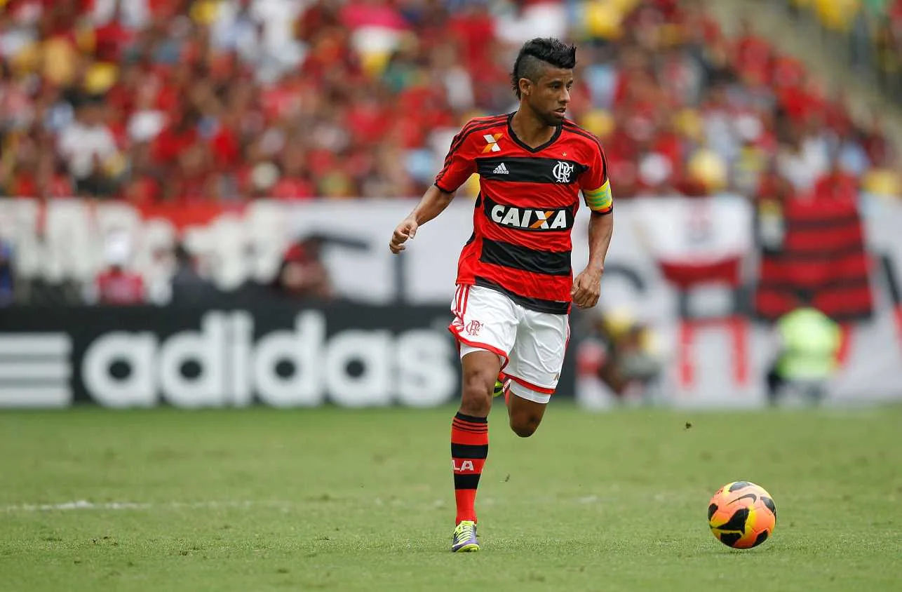 Ex-Flamengo é investigado por esquema em escolinhas de futebol