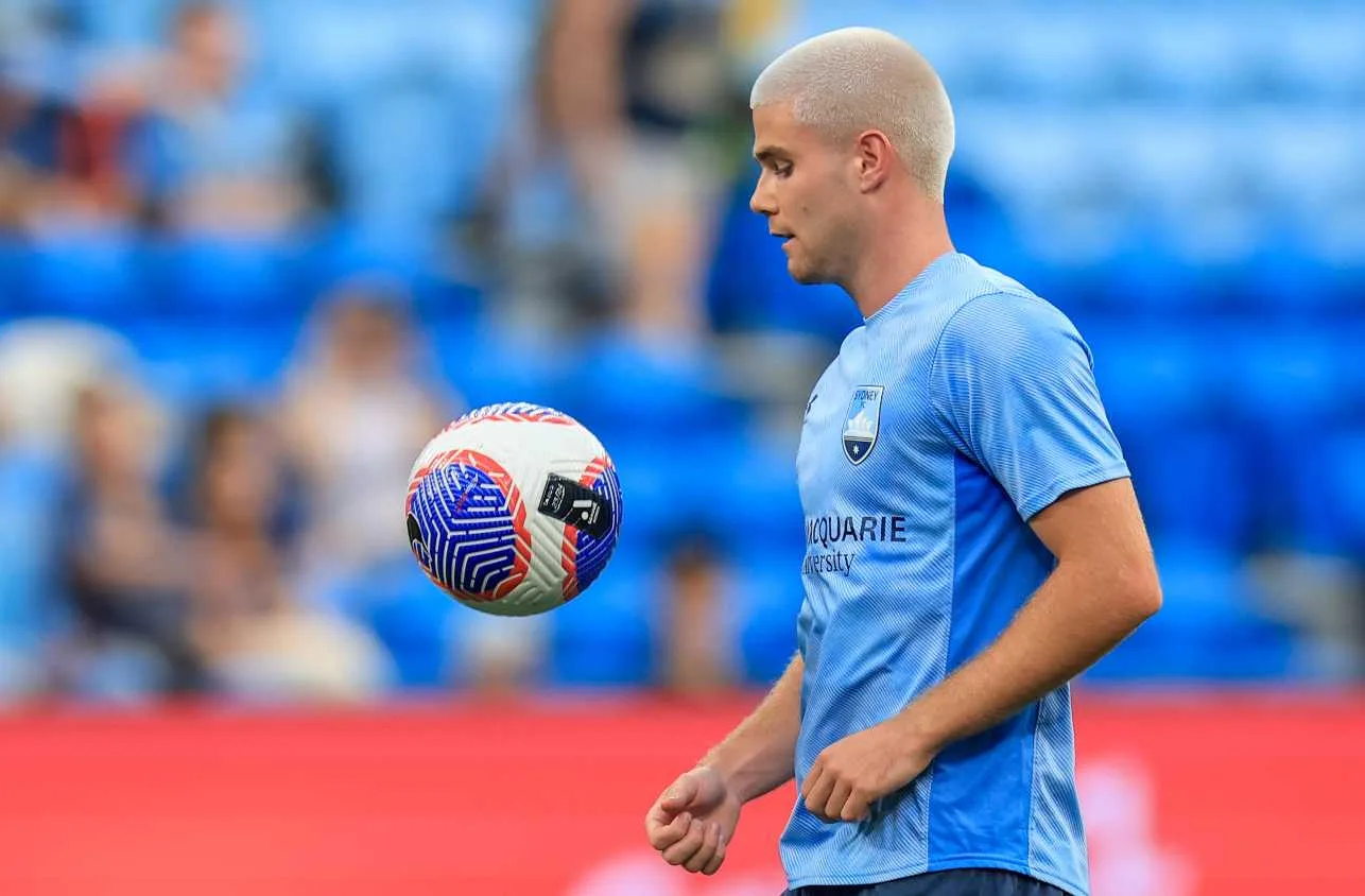 Patrick Wood, do Sydney FC, perde gol ‘feito’ em lance bizarro; assista